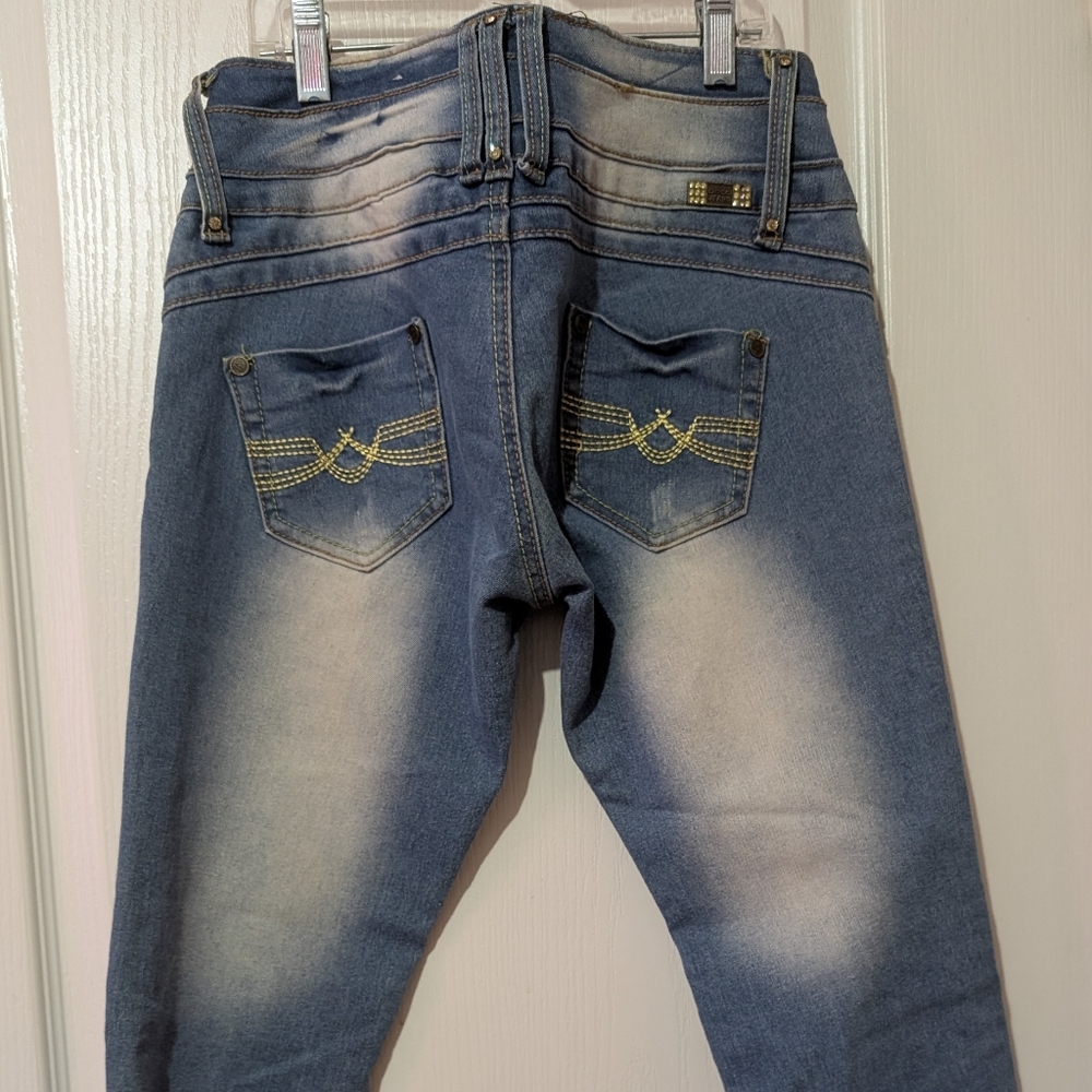Stylish BACCI Blue Jeans with Yellow Denim Inside & Gold Accents